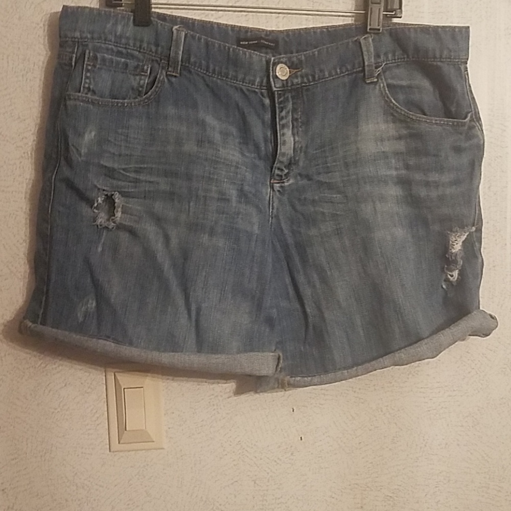 Shorts - Picture 3 of 3